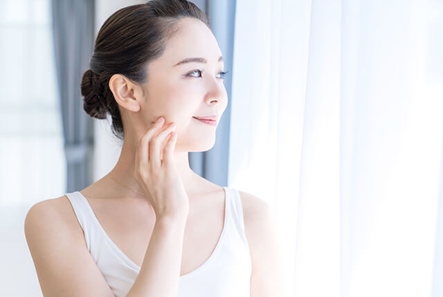 肌の綺麗な女性